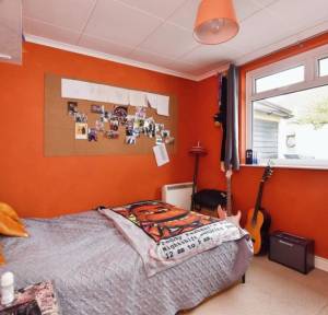 3 Bedroom Bungalow for sale in Bourne View, Salisbury