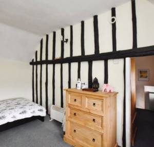 2 Bedroom House for sale in Church Road, Salisbury