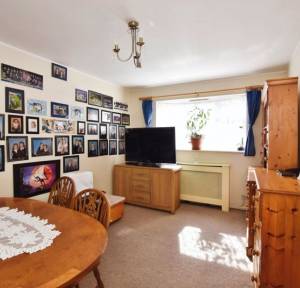 2 Bedroom Flat for sale in Ayleswade Road, Salisbury
