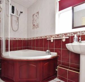 2 Bedroom Flat for sale in Ayleswade Road, Salisbury