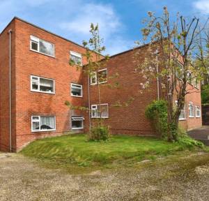 2 Bedroom Flat for sale in Ayleswade Road, Salisbury