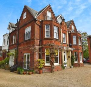 3 Bedroom Flat for sale in Stroud Place, Salisbury
