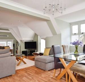 3 Bedroom Flat for sale in Stroud Place, Salisbury