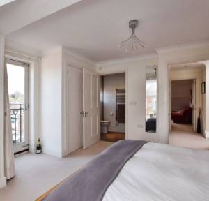 3 Bedroom Flat for sale in Stroud Place, Salisbury