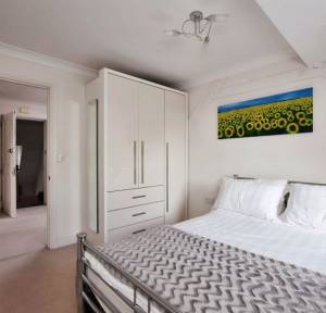 3 Bedroom Flat for sale in Stroud Place, Salisbury