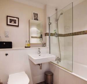3 Bedroom Flat for sale in Stroud Place, Salisbury