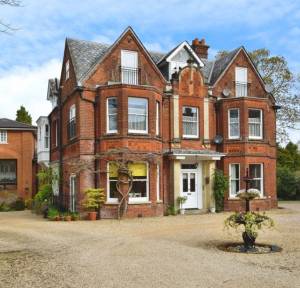 3 Bedroom Flat for sale in Stroud Place, Salisbury