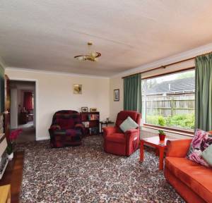 3 Bedroom Bungalow for sale in Winterbourne Earls, Salisbury