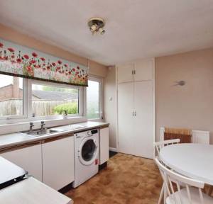 3 Bedroom Bungalow for sale in Winterbourne Earls, Salisbury