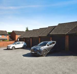 3 Bedroom House for sale in Swallowmead, Salisbury