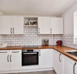 2 Bedroom Bungalow for sale in Downsway, Salisbury