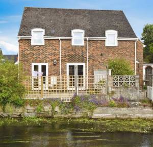 2 Bedroom House for sale in Castle Street, Salisbury