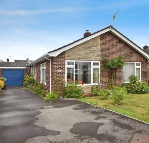 3 Bedroom Bungalow for sale in Hathaway Close, Salisbury