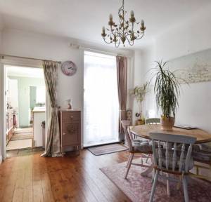 4 Bedroom House for sale in North Street, Salisbury