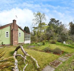2 Bedroom House for sale in Oak Drive, Salisbury