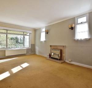 2 Bedroom House for sale in Oak Drive, Salisbury