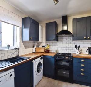 3 Bedroom House for sale in The Hollows, Salisbury