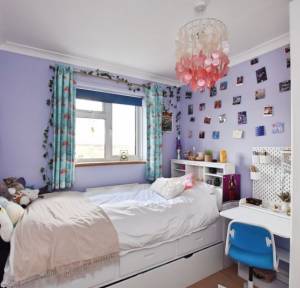 3 Bedroom House for sale in The Hollows, Salisbury
