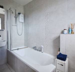 3 Bedroom House for sale in The Hollows, Salisbury