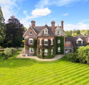 7 Bedroom House for sale in Vicarage Road, Salisbury