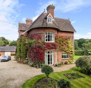 7 Bedroom House for sale in Vicarage Road, Salisbury