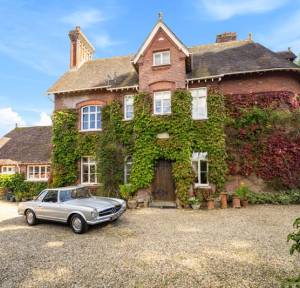7 Bedroom House for sale in Vicarage Road, Salisbury