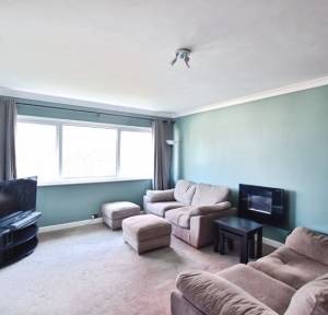 2 Bedroom Flat for sale in Glenmore Road, Salisbury