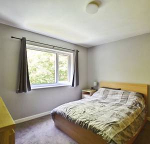2 Bedroom Flat for sale in Glenmore Road, Salisbury