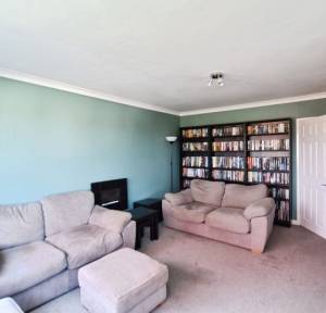 2 Bedroom Flat for sale in Glenmore Road, Salisbury