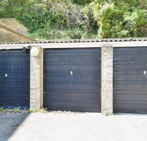 2 Bedroom Flat for sale in Glenmore Road, Salisbury