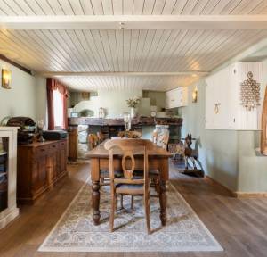 3 Bedroom House for sale in Station Road, Salisbury