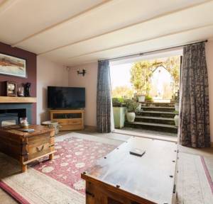 3 Bedroom House for sale in Station Road, Salisbury