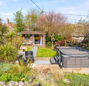 3 Bedroom House for sale in Station Road, Salisbury
