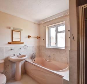 4 Bedroom House for sale in Church Road, Salisbury