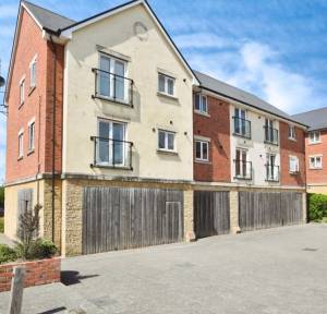 2 Bedroom Flat for sale in Crosier Close, Salisbury