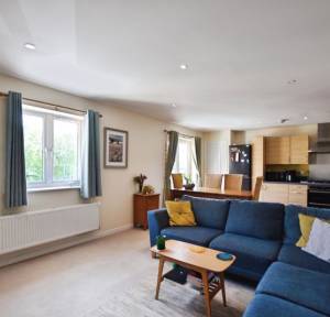 2 Bedroom Flat for sale in Crosier Close, Salisbury