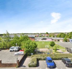 2 Bedroom Flat for sale in Crosier Close, Salisbury