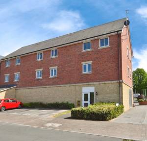 2 Bedroom Flat for sale in Crosier Close, Salisbury
