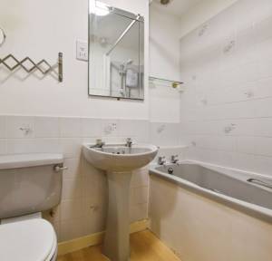 1 Bedroom Flat to rent in Sarum Close, Salisbury