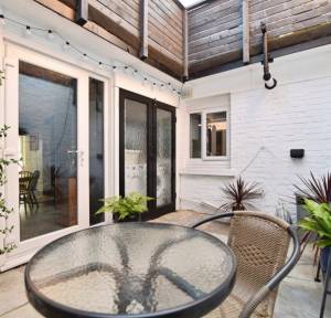 3 Bedroom House for sale in Dews Road, Salisbury