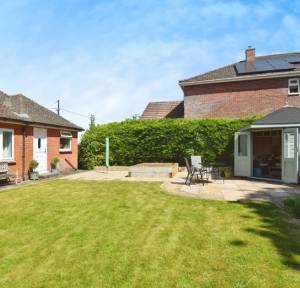 4 Bedroom Bungalow for sale in , Salisbury