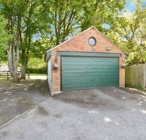 4 Bedroom Bungalow for sale in , Salisbury
