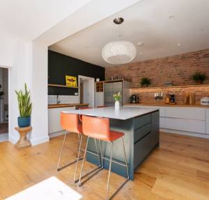 6 Bedroom House for sale in Swaynes Close, Salisbury