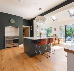 6 Bedroom House for sale in Swaynes Close, Salisbury