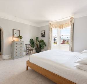 6 Bedroom House for sale in Swaynes Close, Salisbury
