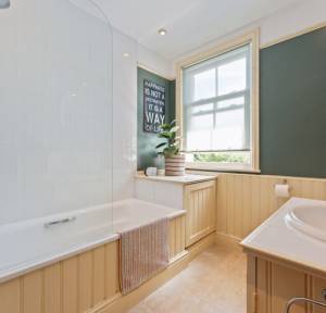 6 Bedroom House for sale in Swaynes Close, Salisbury