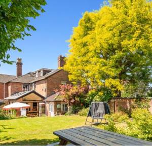 6 Bedroom House for sale in Swaynes Close, Salisbury