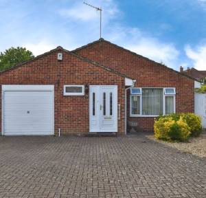 4 Bedroom Bungalow for sale in Saddlers Mead, Salisbury