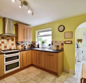 4 Bedroom Bungalow for sale in Saddlers Mead, Salisbury