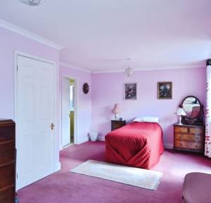 4 Bedroom Bungalow for sale in Saddlers Mead, Salisbury